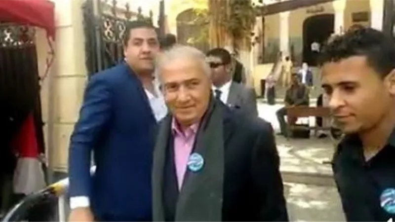 الشاعر فاروق جويدة يدلى بصوته بلجنة قصر الدوبارة .. فيديو
