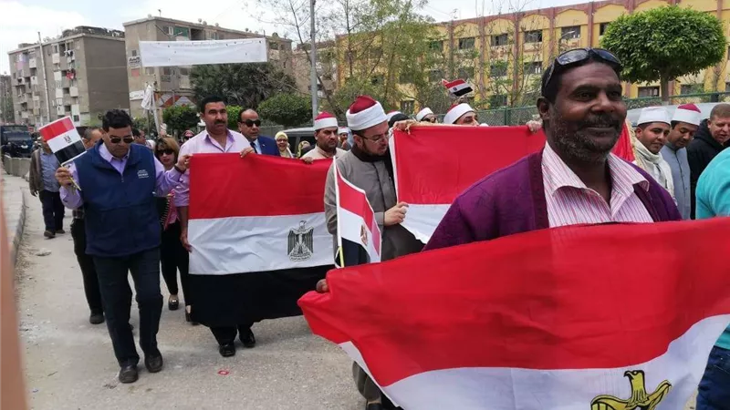 مسيرة حاشدة للمواطنين بالخانكة للتصويت على الدستور
