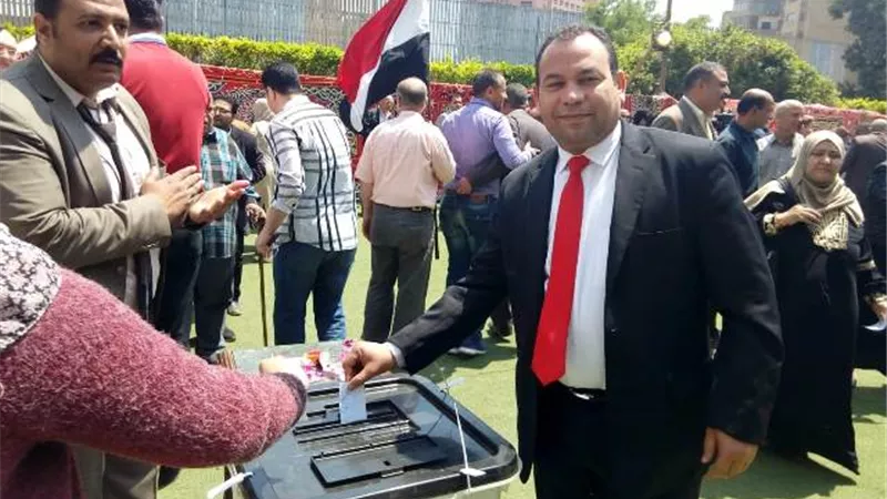 رئيس تحرير موقع الأعلي للإعلام يدلي بصوته في الاستفتاء الدستوري