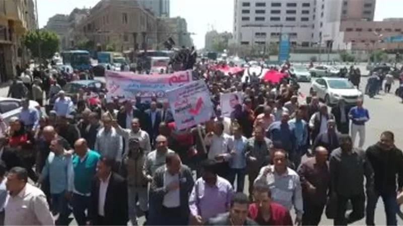 مسيرة حاشدة للمواطنين بشارع رمسيس لتأييد التعديلات الدستورية