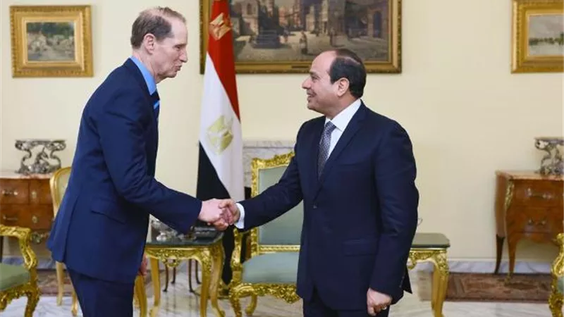 الرئيس يستعرض مع عضو مجلس الشيوخ الامريكي جهود مصر في مكافحة الارهاب والفكر المتطرف