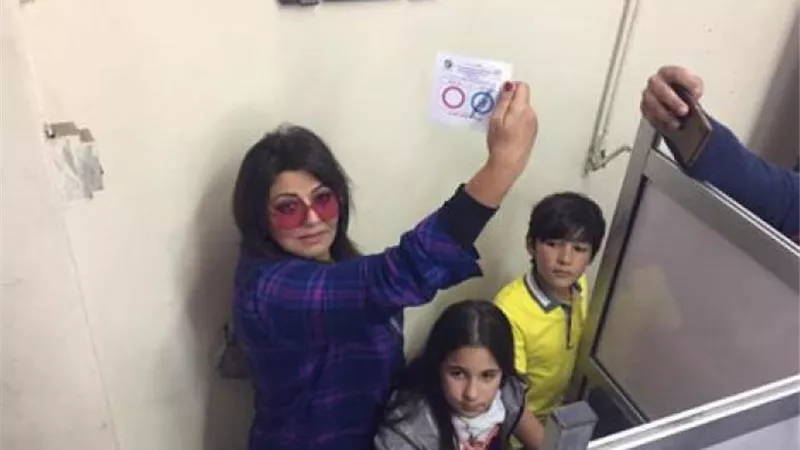 هالة صدقى برفقة طفليها التوأم فى لجنة الزمالك .. صور