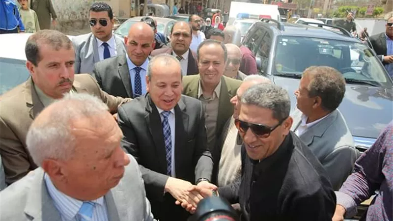 استقبال حافل لمحافظ كفرالشيخ ببيلا والمواطنين يهتفون 