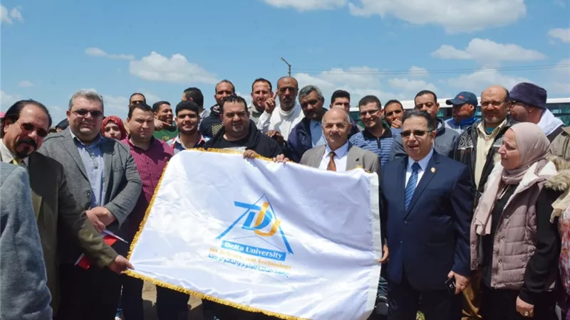 مسيرة لطلاب جامعة الدلتا لحث المواطنين علي المشاركة في الإستفتاء