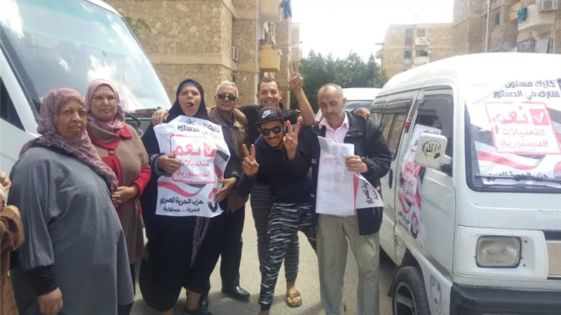 حزب الحرية المصري بالاسماعيلية وفر١٠٠ ميكروباص لنقل العواجيز