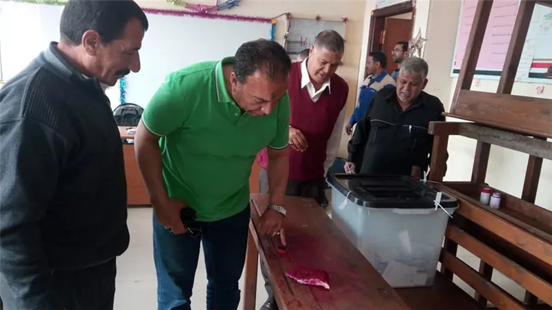 رئيس مدينة قويسنا يدلى بصوته .. وشباب مستقبل وطن يرشدون الناخبين إلى لجانهم