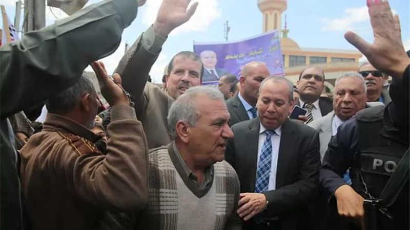 محافظ كفرالشيخ يتفقد لجنة مدرسة بيلا الثانوية الزراعية