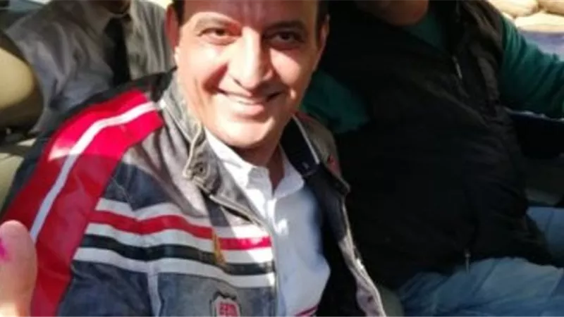 طارق علام يدلى بصوته فى لجنة المدرسة الفندقية بالدقى