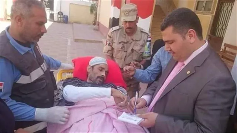 مريض بشلل رباعي يصر على الإدلاء بصوته فى دمياط