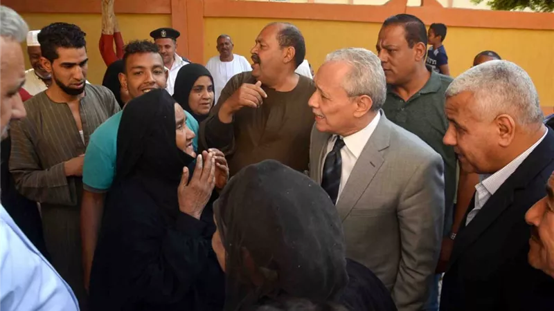 محافظ الأقصر يتفقد عددا من اللجان بالمدينة