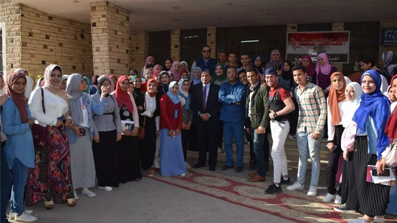 150 طالبه مغتربة بجامعة بنى سويف تدلين بأصواتهن في الاستفتاء