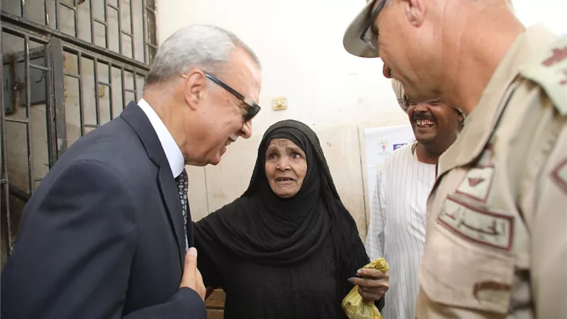 محافظ قنا يتفقد لجان التصويت علي التعديلات الدستورية بدشنا وقنا