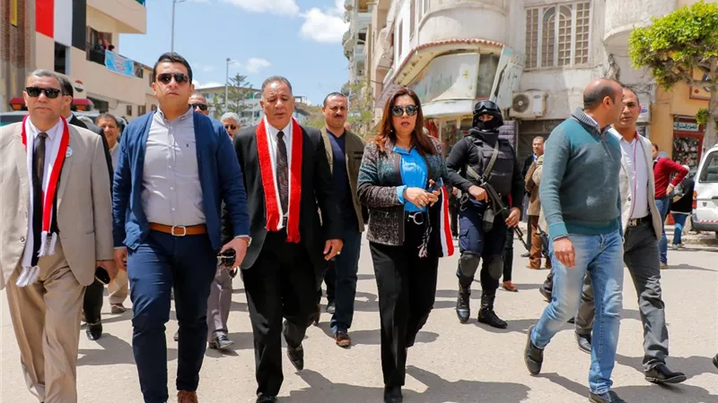 فى ثانى أيام الاستفتاء.. محافظ دمياط تتفقد لجان الاقتراع