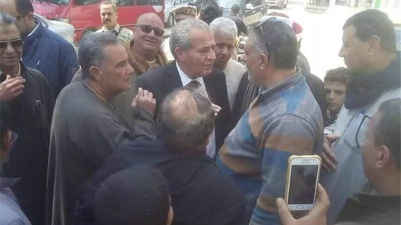 بالصور.. وزير التموين يتفقد اللجان الانتخابية بمسقط رأسه بالشرقية ويلتقط الصور التذكارية مع الناخبين