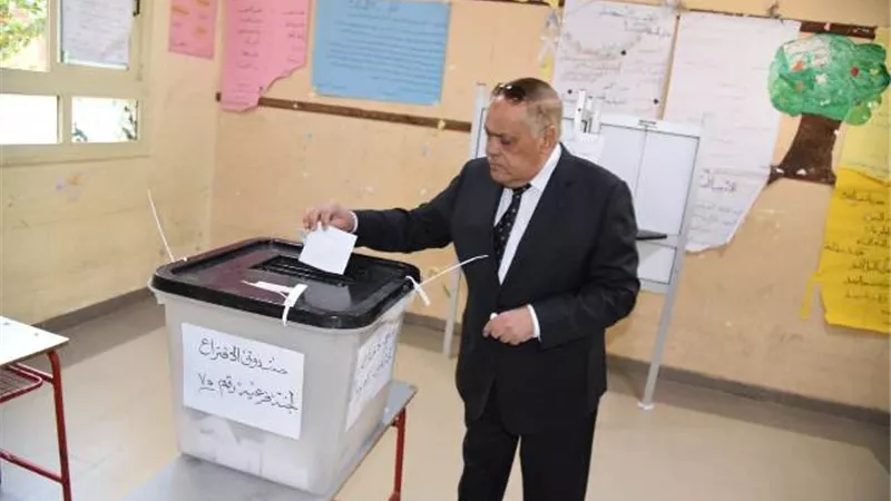 رئيس الهيئة العربية للتصنيع يدلي بصوته في الإستفتاء على تعديل بعض مواد الدستور