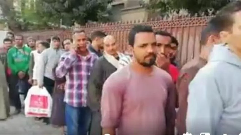 شاهد طوابير الناخبين امام لجنة خليل أغا بباب الشعرية .. فيديو