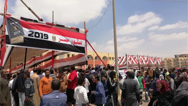 اهالي مدينة بدر يطالبون بمد فترة التصويت على الاستفتاء .. فيديو وصور