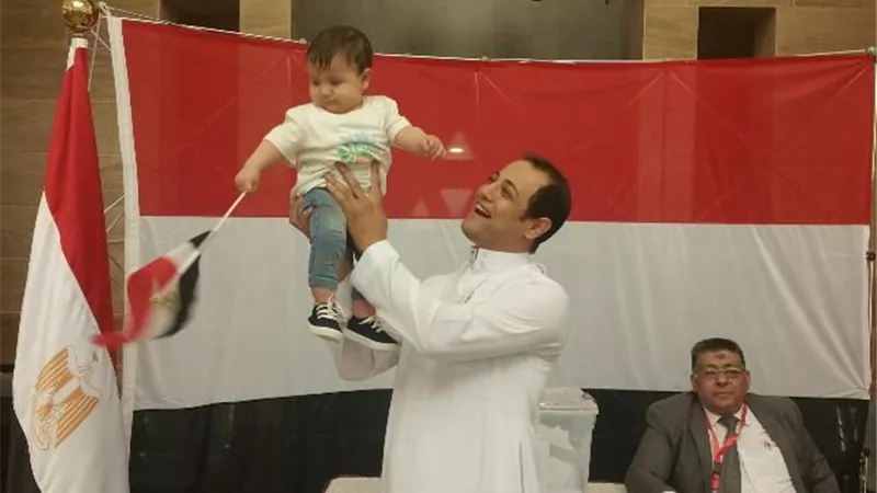 القنصلية المصرية في جدة تشهد أصغر طفل يُجسد أروع صور الوطنية