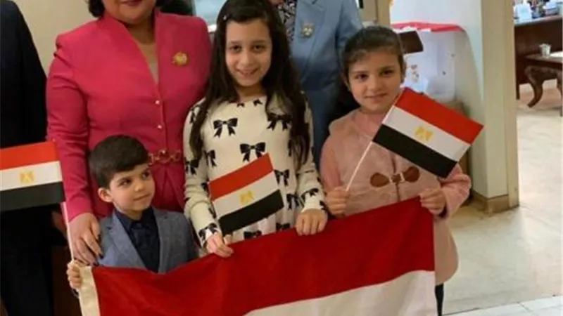 سفيرة مصر فى قبرص تدلى بصوتها فى التعديلات الدستورية