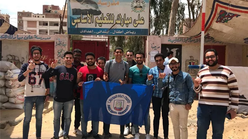 طلاب جامعة قناة السويس يدلون بأصواتهم في استفتاء 2019