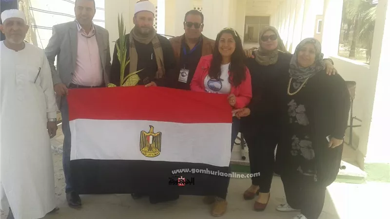 تحت راية الوحدة الوطنية اهالى وقيادات العاشر يشاركون فى الاستفتاء