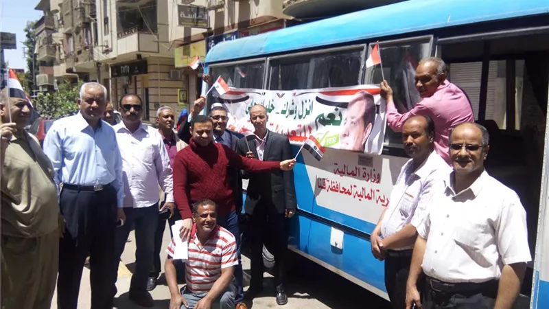 العاملون بالمديرية المالية بقنا يشاركون فى الاستفتاء على التعديلات الدستورية