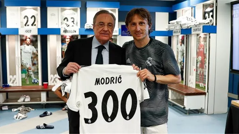 مودريتش يحتفل مباراته ال300 مع ريال مدريد