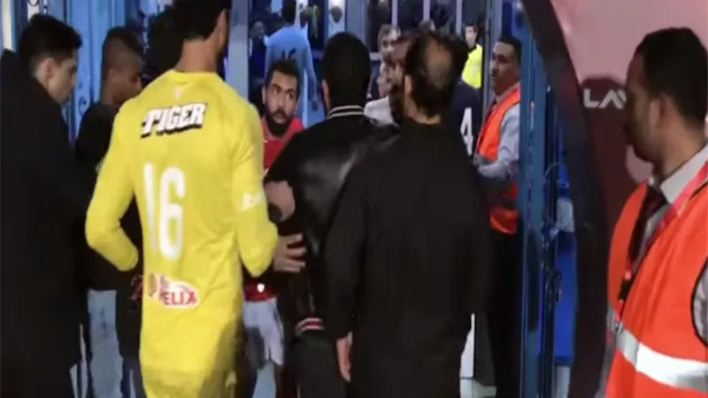 مفاجأة.. براءة احمد فتحى من احداث مباراة الاهلى وبيراميدز