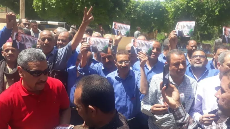 إقبال كثيف لعمال شركات وزارة قطاع الأعمال العام للتصويت على التعديلات الدستورية