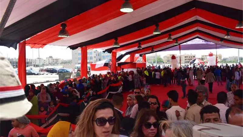 لجان بدر والشروق تفتح أبوابها لإستقبال الناخبين لليوم الثانى للاستفتاء بالصور