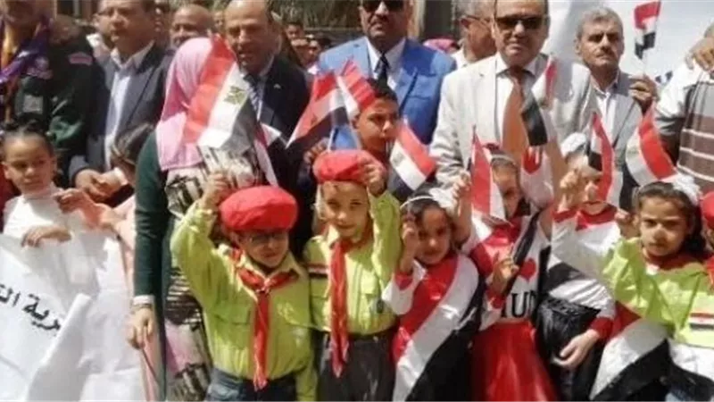 التربية والتعليم بسوهاج تنظم مسيرة حاشدة للعاملين