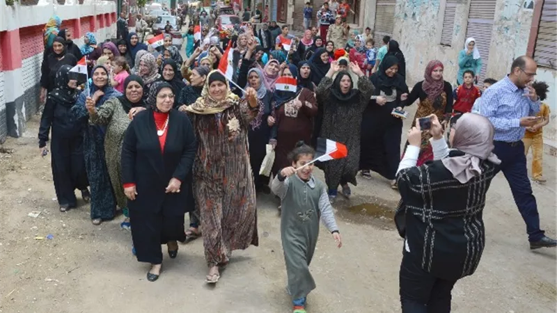 بالفيديو والصور.. مسيرات حاشدة للسيدات لدعم الاستفتاء على الدستور بالغربية