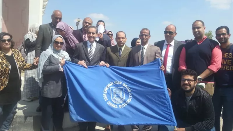 رئيس جامعة قناة السويس طلابنا 