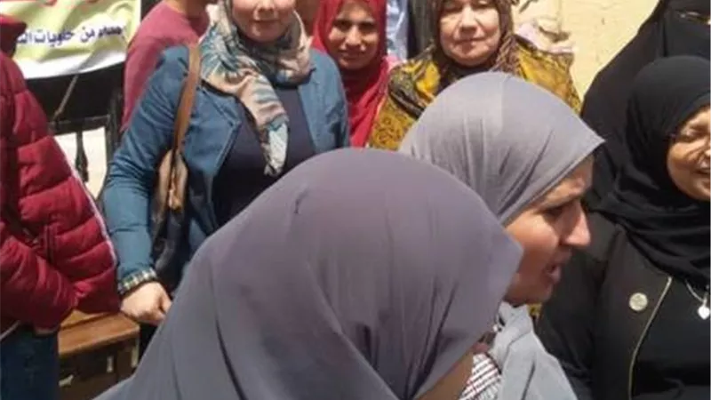 في اليوم الثالث للإستفتاء إقبال كثيف بلجان دمياط