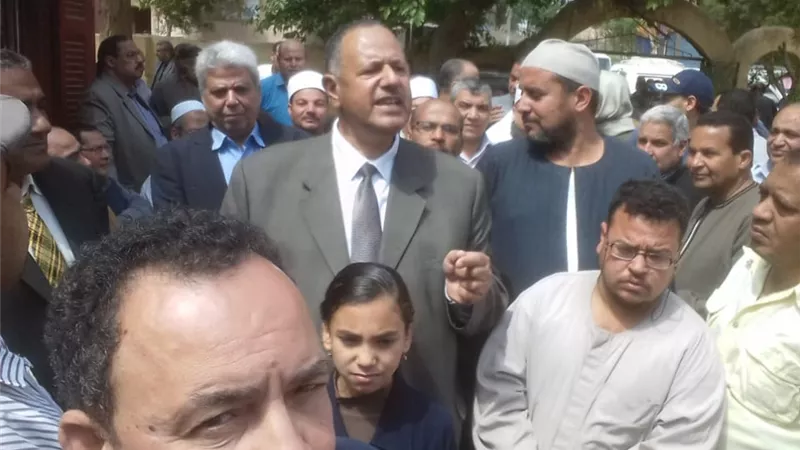 المعلمون في مسيرة بالشهداء