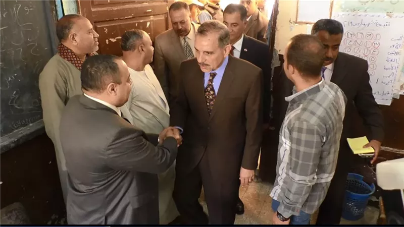 محافظ أسيوط يتفقد لجان الاستفتاء على التعديلات الدستورية بقرية درنكه