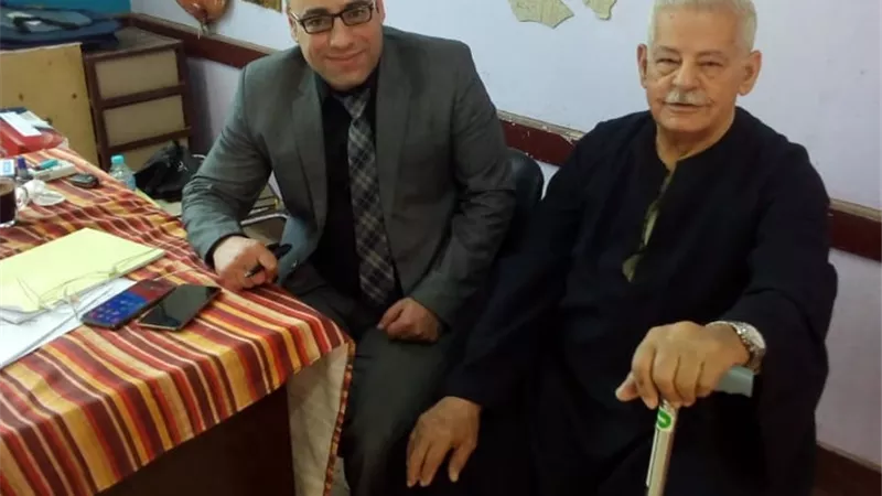 المستشار لاشين يضرب أروع الأمثلة مع كبار السن من الناخبين