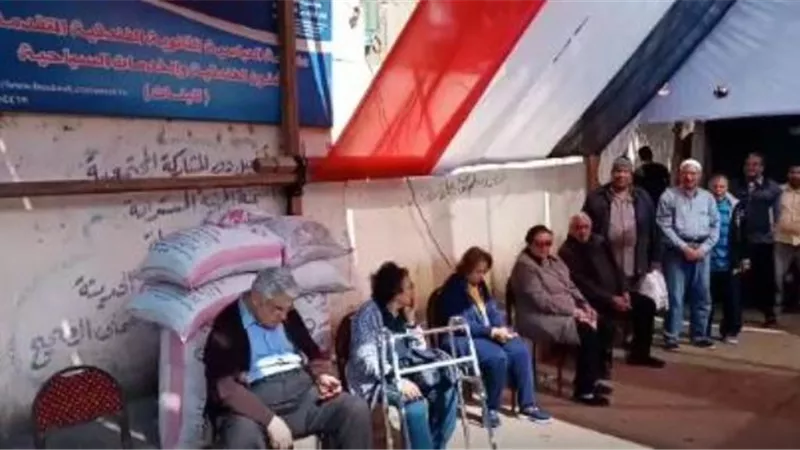 كبار السن يتصدرون المشهد فى لجان الوايلى .. فيديو
