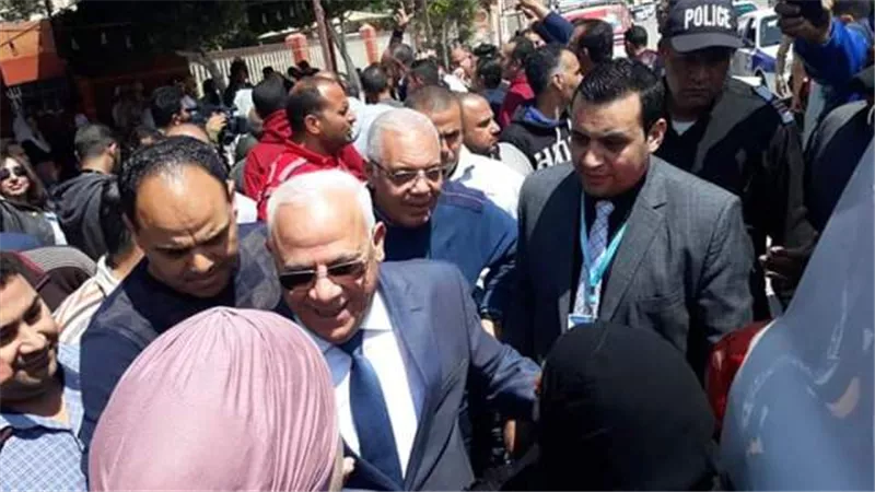محافظ بورسعيد يتفقد عدد من لجان الاستفتاء على التعديلات الدستورية