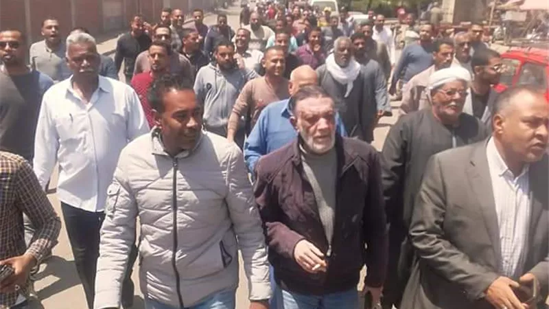 مسيرة لاهالي حى الجناين بالسويس لدعم التعديلات الدستورية
