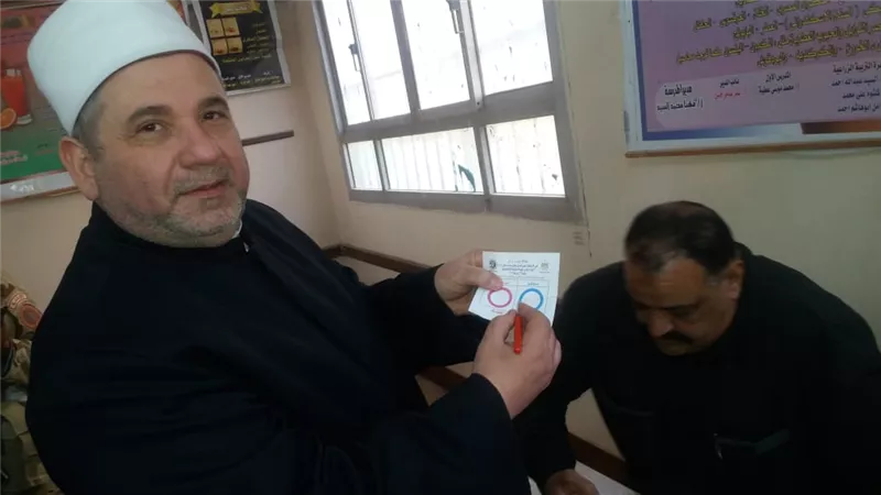 عقب ادلائه بصوته : أبو هاشم : الذين دعوا لمقاطعة الاستفتاء عليهم الاعتذار الفورى