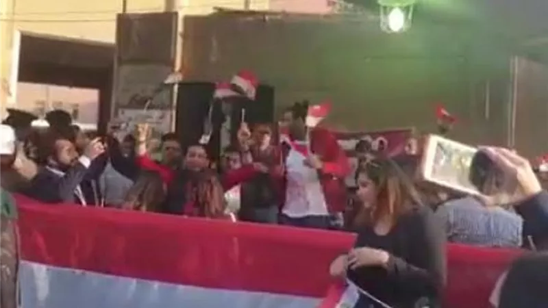 قبل غلق اللجان رسميا ..احتفالات خارج الابواب بصحبة شحتة وكاريكا..فيديو