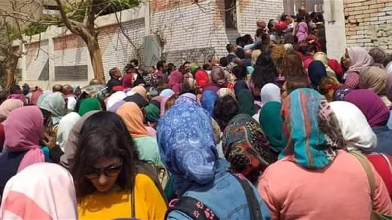 السيدات والأطفال تصدروا المشهد فى اليوم الأخير من الاستفتاء