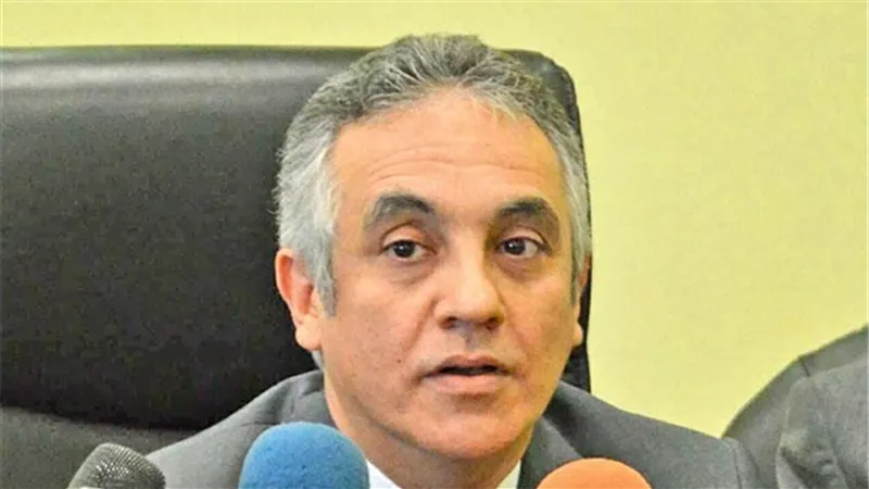 الشريف ينفى تطبيق غرامة لغير المشاركين فى الاستفتاء
