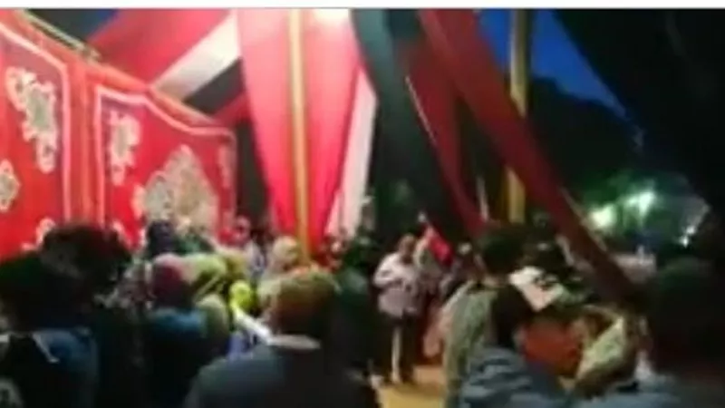 مطالب بمد ساعات التصويت بسبب الحشود أمام لجان الاستفتاء