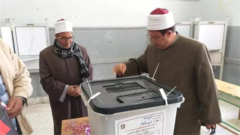 رئيس الادارة المركزية الأزهرية بالمنوفية يشيد بالإقبال المتميز من الناخبين