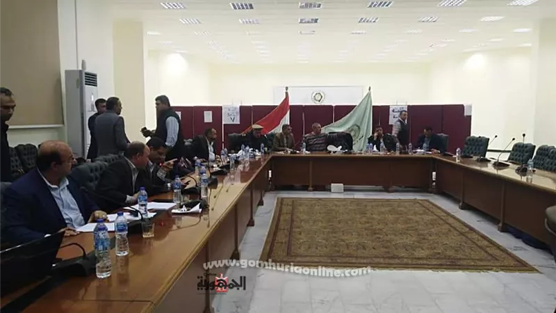 من داخل غرفة العمليات رئيس جهاز العاشر يشيد بنسب المشاركة