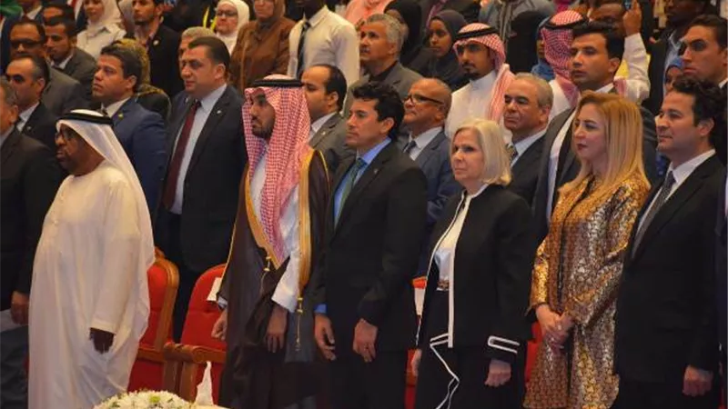 وزيرالرياضة يسلم راية عاصمة الشباب العربي لتونس