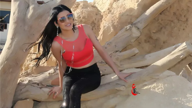 بالصور ..ظهور رائع للفنانة مى على خلال جلسة التصوير