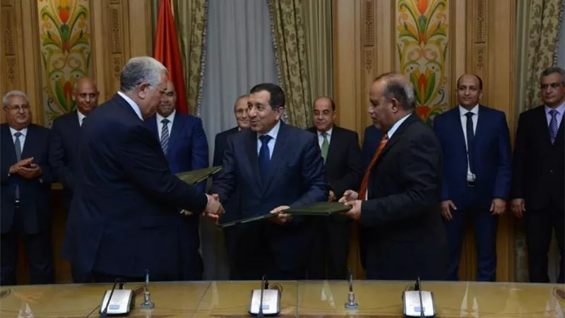 العصار يشهد توقيع بروتوكول لتسويق منتجات 